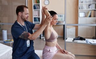 Kompleksowy przegląd wpływu ubezpieczeń na neurologię w kontekście niedoboru specjalistów